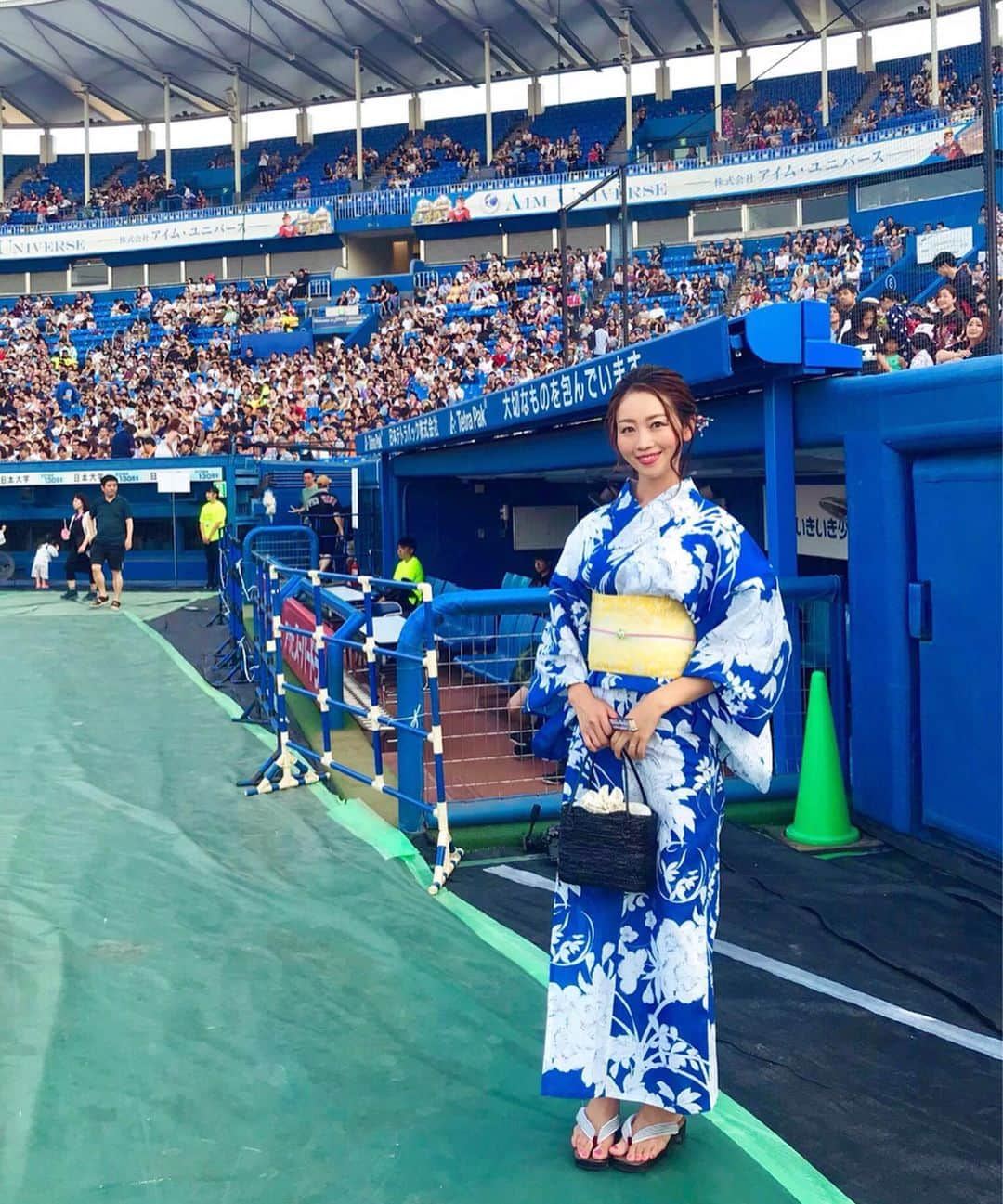 大寺かおりさんのインスタグラム写真 - (大寺かおりInstagram)「神宮外苑花火大会🎆 花火はもちろん、夕焼け空もすごく綺麗でした✨ . 着付けとヘアセットを自分でしたので 行くまでにすでに疲れ気味でしたが 大盛り上がりのライブと綺麗な花火 最高でした☺️ . . . #神宮外苑花火大会 #浴衣 #花火 #夕焼け #ゴールデンボンバー #ライブ #今年４回目の #明治神宮野球場 #アリーナ席 #プロ野球 #下駄でグラウンド #空 #浴衣ヘアアレンジ #セルフヘアアレンジ #夏 #summer #sunset #tokyo」8月11日 23時10分 - kaori_ootera