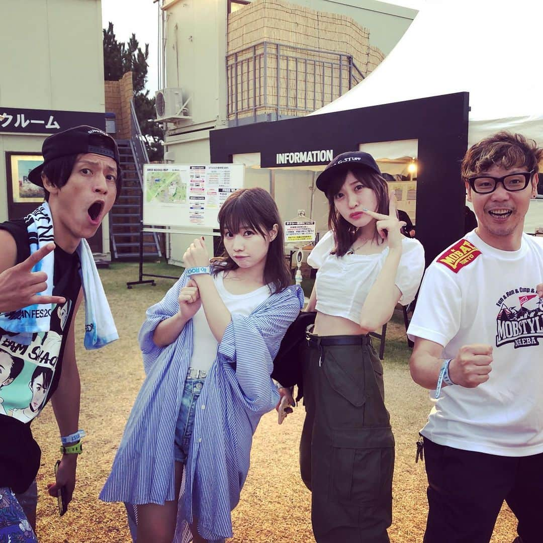 日高央さんのインスタグラム写真 - (日高央Instagram)「ロッキン今年はTEAM SHACHIでギタリストに専念させていただいたよ久々きゃりーちゃんサイサイちゃんホルモンちゃんとご挨拶ありがとね😊金曜はサマソニ大阪にお邪魔してそのまま神戸でスターベムズLIVEじゃい🎤🎸🎶✨ #ロッキン #ありがと #明日も行きたい #けど #別現場 #行くやつ #楽しめ #Lets #Stay #Summer #Festival #Forever #and #StayPunkForever #with #RockInJapan #TeamShachi #KyaryPamyuPamyu #MaximumTheHormone #SilentSiren #TotalFat #RyuMatsuyama #TheStarbems」8月11日 23時20分 - hidakatoru