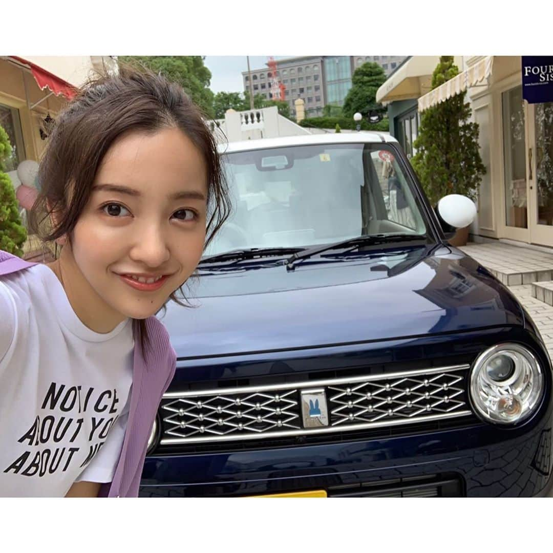 板野友美さんのインスタグラム写真 - (板野友美Instagram)「現在発売中の美人百花9月号の 撮影でスズキの 『ラパン モード』に乗りました🚙 見た目も大人っぽくて可愛かったです♪ 少し運転もしたけど、 サイズ感が女性にピッタリ💓 とても乗りやすかったよ！！！ #ラパンモード #ラパン #スズキ #美人百花 #美人百花9月号」8月11日 23時13分 - tomo.i_0703