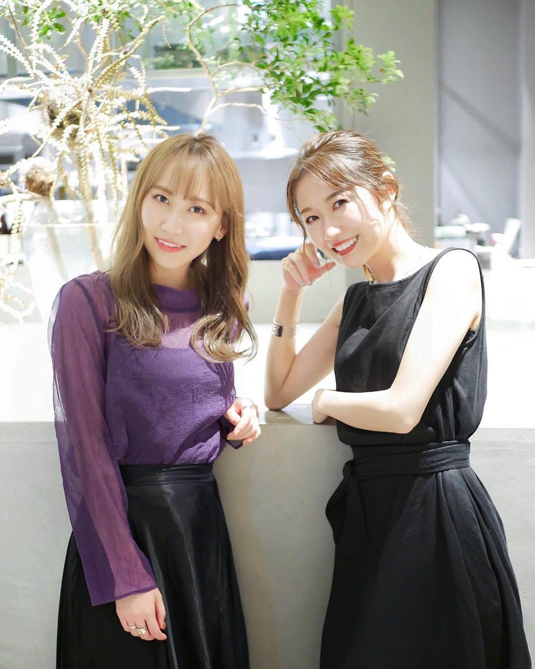 のインスタグラム：「もえのちゃんのことを、お友達だと思っていたら 本人は、後輩だと思っていたみたいで お友達申請を快諾して頂きました笑  もえのちゃんとは、彼女が15歳位の頃に出逢って今では敬語を使わない仲です♫ .  私の後輩ってジャンルの人達は、敬語を使わない子が割といます☺️ というのも、出逢ってすぐに私には敬語を使わなくていいよーって伝えている(命令ではない笑)んですよね。  私は元々、敬語について拘りがなくて TPOや必要な時は使うけれど 敬語で話す事が必ずしも礼儀とは限らないと考えていて、 それは形式的には相手への配慮や敬意を伝えやすいけれど 時には壁を作ったり、嘘みたいに感じること、疑心暗鬼になってしまう時もある(私の場合ね) お互いのリスペクトが気持ちが伝わっていたら、敬語なんてどうでも良い事だなーって  結局のところ 自分なりに想いが伝わればそれが一番いい☺️ . . #instagood #instalike #instagram #instadaily#tokyo#japan#instafashion #instapic」