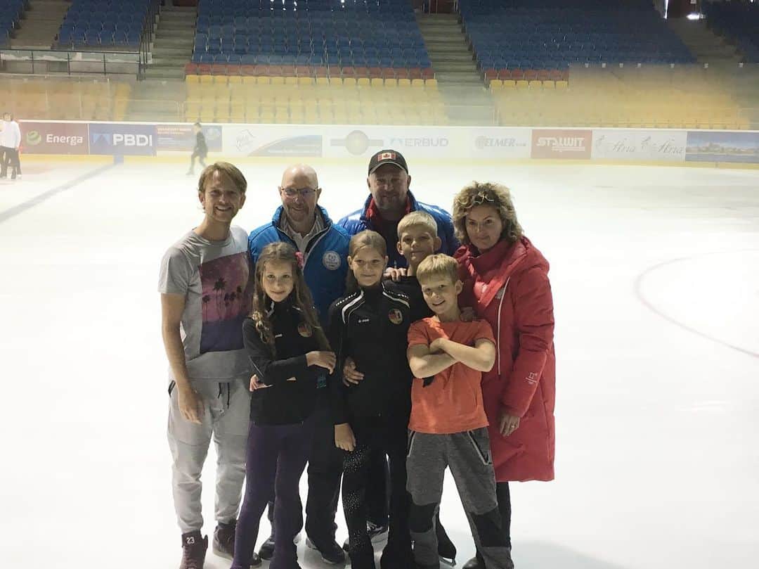 ステファノ・カルーゾのインスタグラム：「Thank you to all the off ice and on ice coaches, to the organization and to the @isufigureskating for this great Novice Seminar here in Toruń, Poland / Kids are the future!!! 🇵🇱⛸💪」