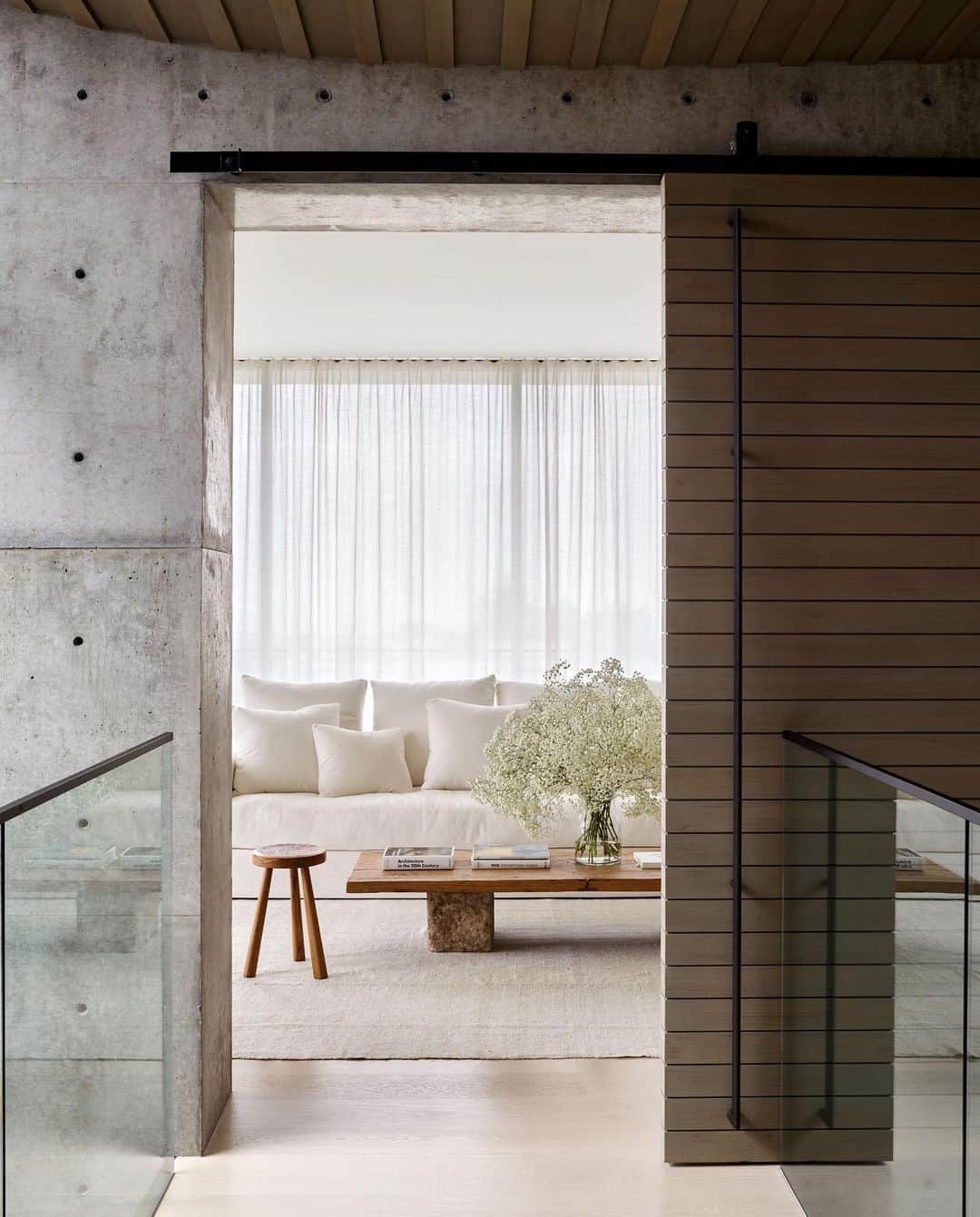 マリア・シャラポワのインスタグラム：「Easy like a Sunday morning ☕️. One of my favorite nooks in the home. 📸@archdigest」