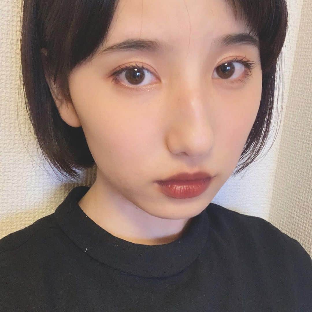 のインスタグラム：「最近また濃いリップ💄にはまってる。 @rmkofficial のミッドナイトフラワー02がお気に入り過ぎる。この前みたら在庫無かった…」