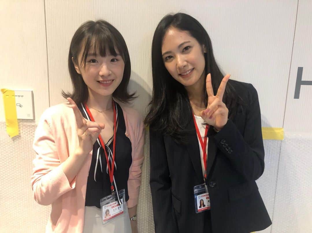 のインスタグラム：「今日も #ノーサイドゲーム の撮影に行ってきました✌️ お写真はレナ役の純さんと✨ 休憩中もスタッフさんや出演者の皆さんとお話をされていて、難しいお話や現場が明るくなる話題だったり、本当に凄いです！！ 私は撮影の度に緊張でスタジオに入りますが、純さんがいらっしゃると安心します😌お優しい方です✨ #ノーサイドゲーム #トキワ自動車」