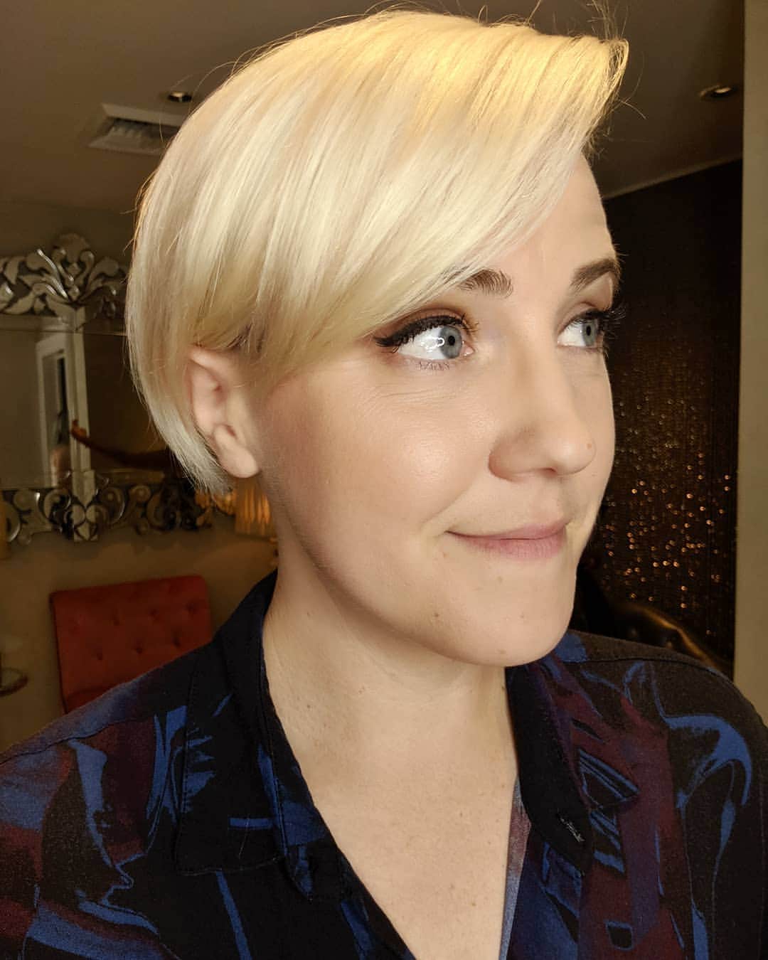 ハナー・ハートのインスタグラム：「This is my face from the side! #excellentcaptions」