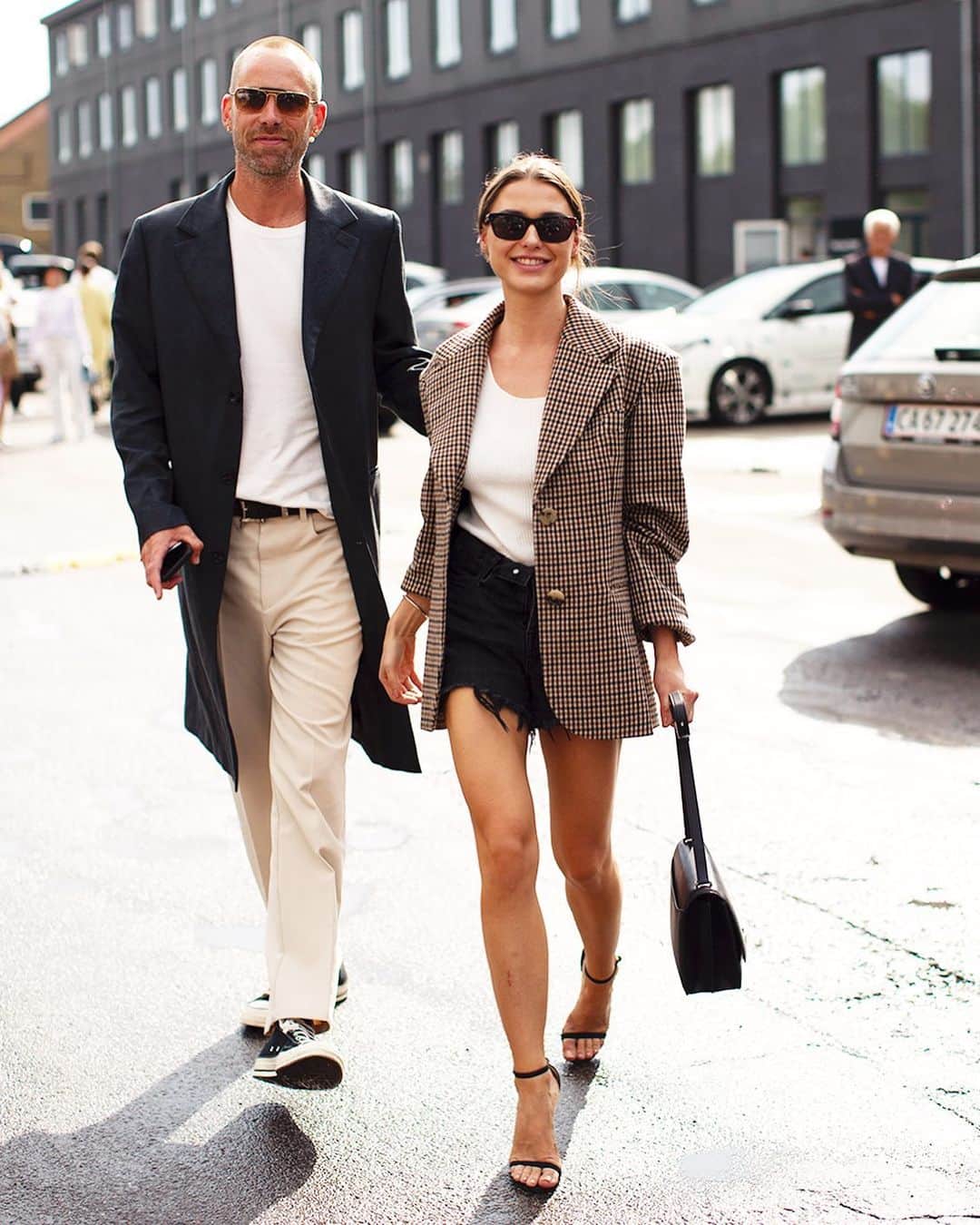 スコット・シューマンのインスタグラム：「These are just two of the unusually large number of “beautiful people” that inhabit Copenhagen. The fact they’re also stylish is a bit of overkill 💁🏼‍♂️」