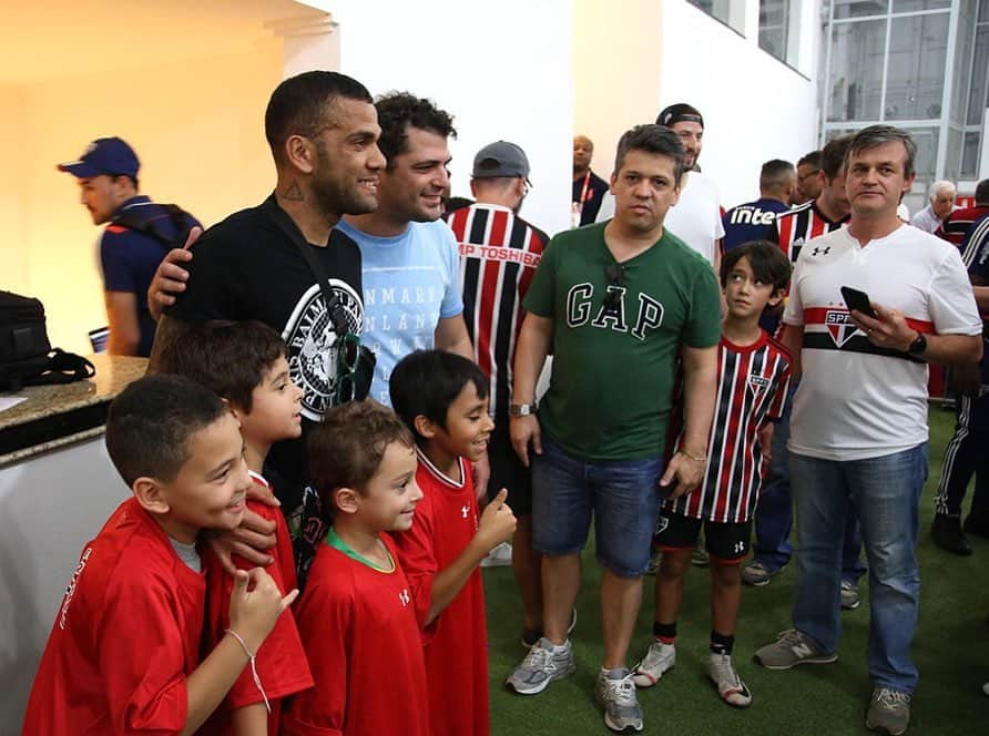 São Paulo FCさんのインスタグラム写真 - (São Paulo FCInstagram)「O @danialves e o Juanfran também passaram força pro time no San-São. Grupo fortalecido e unido! 👊🇾🇪 ⠀⠀⠀⠀⠀⠀⠀⠀⠀ 📸 Rubens Chiri / saopaulofc.net」8月12日 0時03分 - saopaulofc