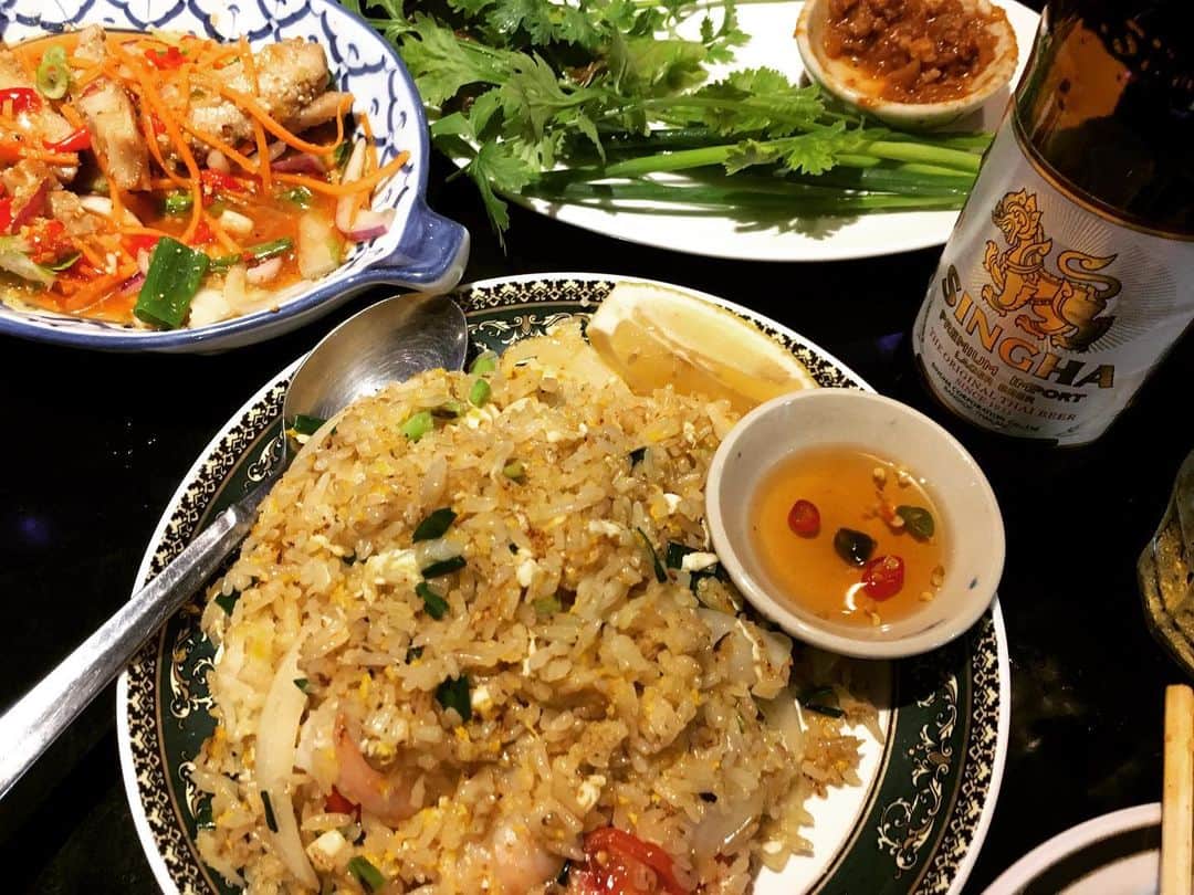 富岡晃一郎のインスタグラム：「本番後も本当の旅の世界観しちゃってる。  #タイ料理 #本当の旅 #夏の日の本谷有希子」