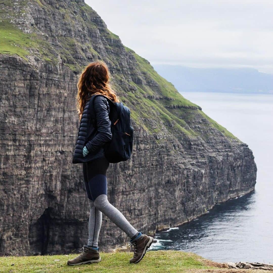 ティンバーランドさんのインスタグラム写真 - (ティンバーランドInstagram)「@themarcystop exploring the Faroe Islands in her Mt. Maddsen #hiking boots! Tap to shop her #Timberland look. 📸: @davidsochaa」8月12日 0時00分 - timberland