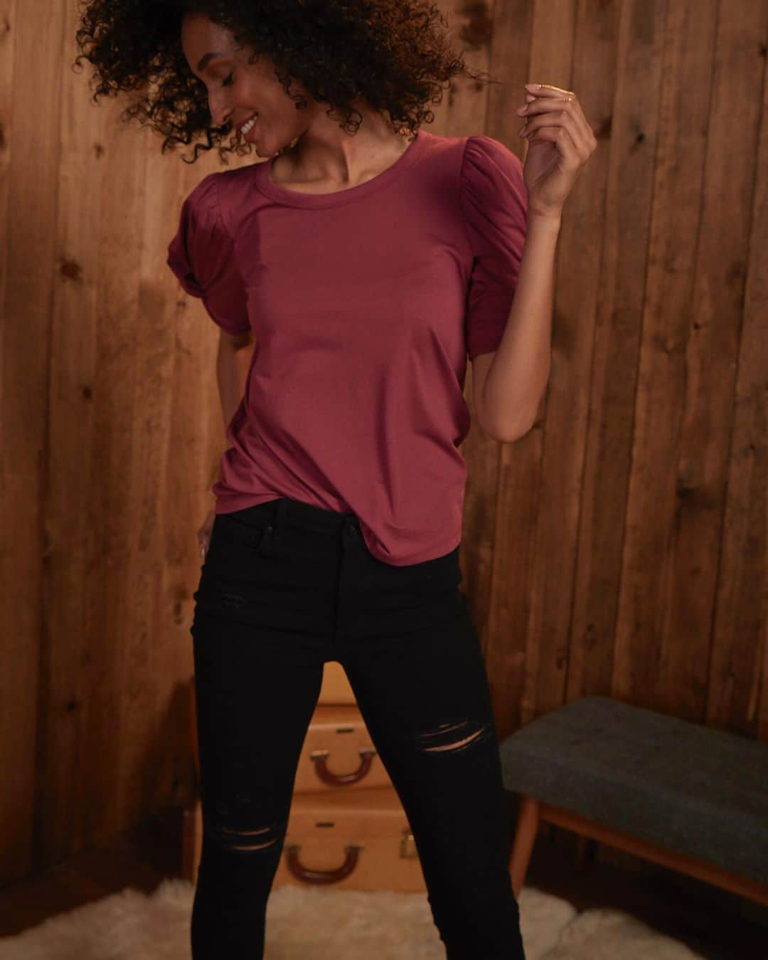 エラモスのインスタグラム：「Dancing the Sunday blues away. #InMyELLAment」