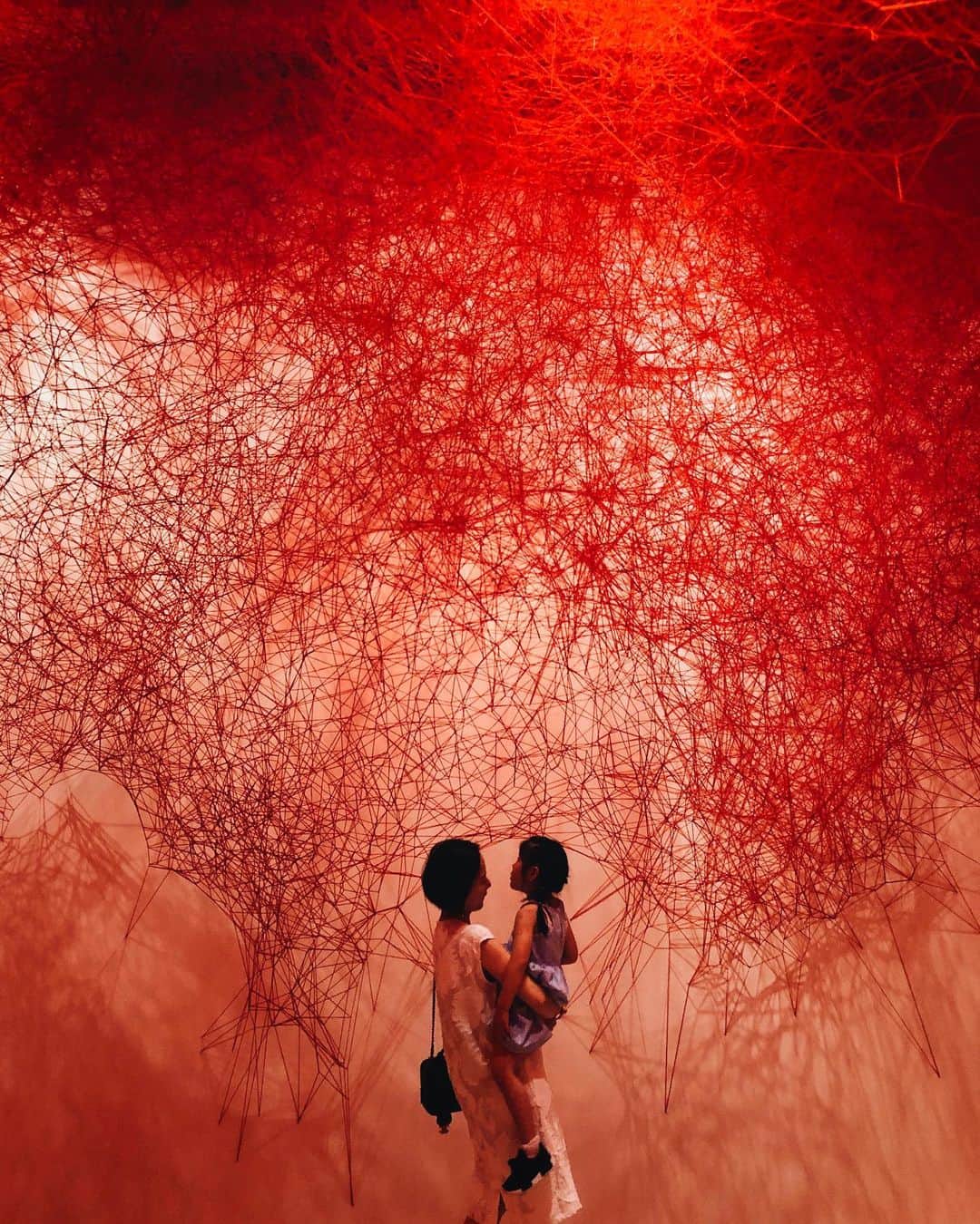 ima_ju / Jun Iのインスタグラム：「. . Chiharu Syndrome (Red) . . . やっぱりいいね👊✨ 違う “ちはやふる”👌 . . wiz @tokyo_grapher #ShotOn_TG  #ShotoniPhone . ZD WIDE Lens PRO #tg_zdwide_pro & Telephoto LENS 50mm #TG_TELE . #chiharushiota . . ::」