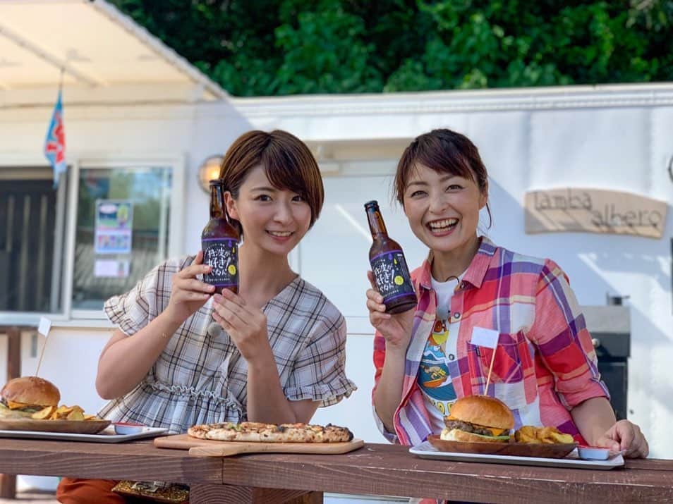のインスタグラム：「おはよう朝日です。出演でした！. . お盆休み&祝日でしたが、 朝早くから見てくださった方々有難うございます🙇‍♂️. . 熊谷奈美さんと丹波エリアの新スポットをご紹介させて頂きました🙋💕. . 丹波市は今年春にオープンした #ロカッセ丹波 へ🏃‍♂️💨. 白いコンテナにそれぞれお店があってお洒落なんですが、地元の方達協力の元出来たもので丹波愛に溢れているんです☺️💕. . パンもピザもビールもかき氷も美味しかったなぁ😋. 次は違うメニューを制覇しよっと🏃‍♂️💨. . 写真が少なくて申し訳ないけど、 4枚目が丹波篠山市に出来た #やまもりサーキット さん！. . 手ぶらでもキャンプを楽しめる施設で本格キャンプを体験⛺️✨. . 道具持ち込みでもいいし、 日帰りプランもあって友達たちとまた行きたいっ🤩✨. . そこで食べた猪肉の焼ボタンは格別でした🐗🙏💕. 夏休みもあと少しですが、 まだ予定決めてないんだなぁという方にオススメなので是非！夏の丹波エリアも楽しんで下さい😆✨. . 有難うございました🙇‍♂️. . #おはよう朝日です #クローズアップ #丹波エリア #丹波市 #丹波篠山市  #夏休み #お盆 #お盆休み #キャンプ #熊谷奈美 さん #稲富菜穂」