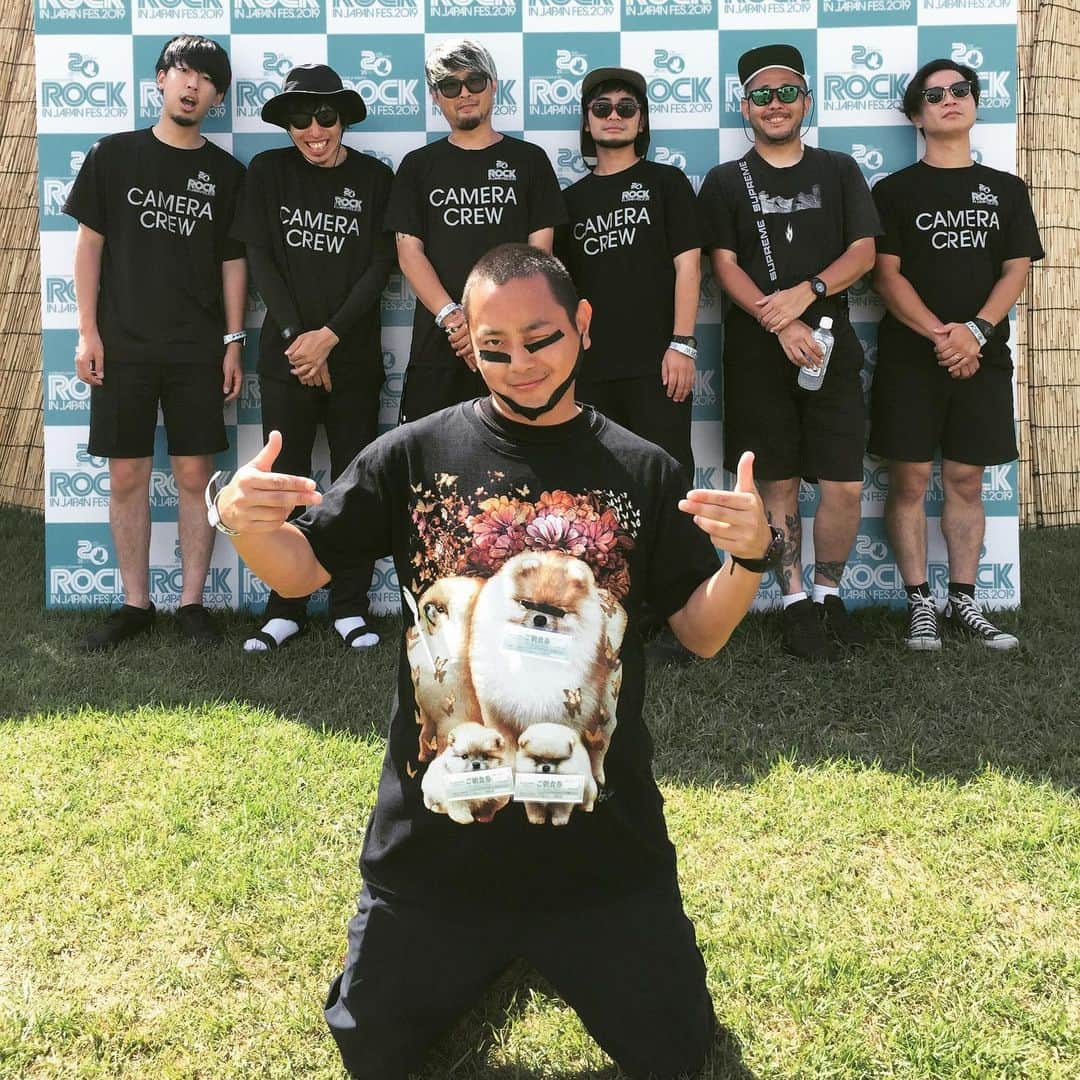 橋本塁さんのインスタグラム写真 - (橋本塁Instagram)「ROCK IN JAPAN FES2019！遂に最終日5日目！今日は暑いです！PARK STAGEのオフィシャルカメラマンとして今日も今日とてヴァシャっと撮るど！本田本のポメラニアンTシャツもグレードアップ♪ ロッキンクイックレポを是非チェックをば！ #サウシュー #soundshooter #ruihashimoto #rijf #rijf2019 #ロックインジャパン #rockinjapanfes」8月12日 9時47分 - ruihashimoto