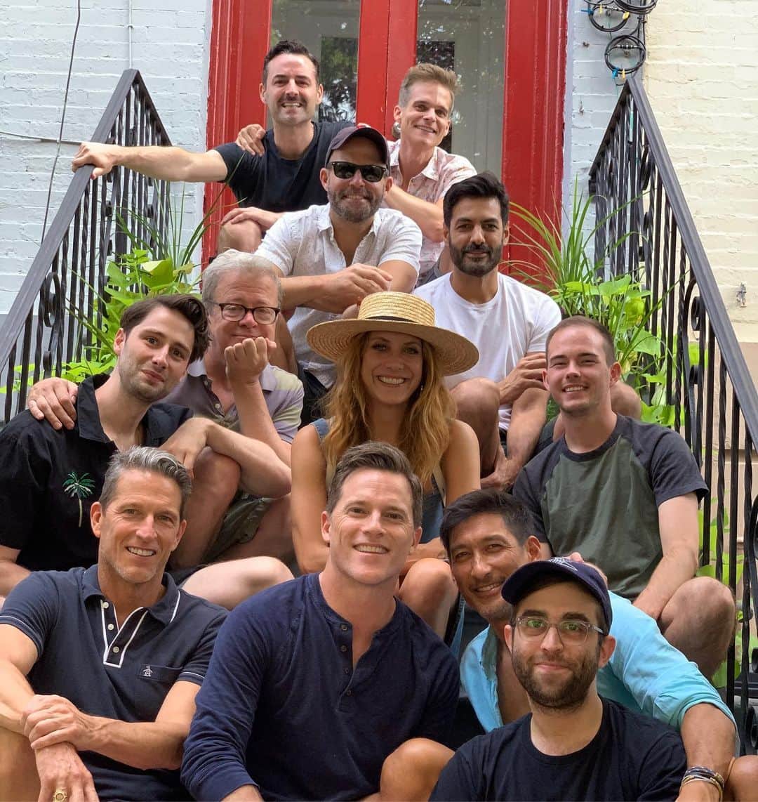 マイケル・ドイルのインスタグラム：「Stoop party 2.0 In honor of @gregrikaart and his return to NYC. You’re welcome.」