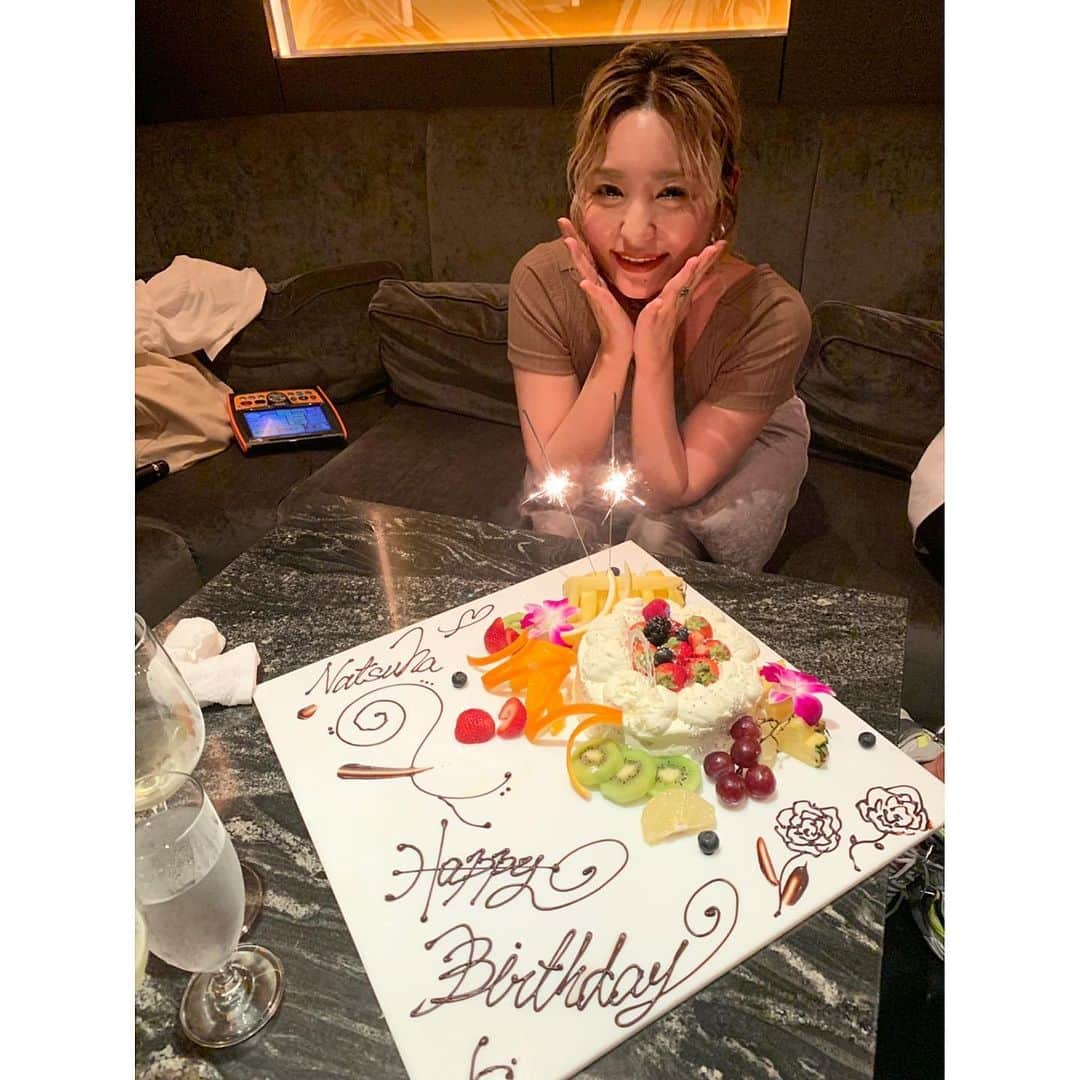 前山奈津巴さんのインスタグラム写真 - (前山奈津巴Instagram)「. ケーキ、プレゼント、ライン、DM お祝いしてくれた全ての人にありがとう…☺️ パパママ、産んでくれてありがとう。 . らぶ🕊 . #29歳も楽しい1年になりますように #20190810 #생일 #スヌーピーと同じ誕生日で光栄です」8月12日 9時54分 - natsuha_maeyama
