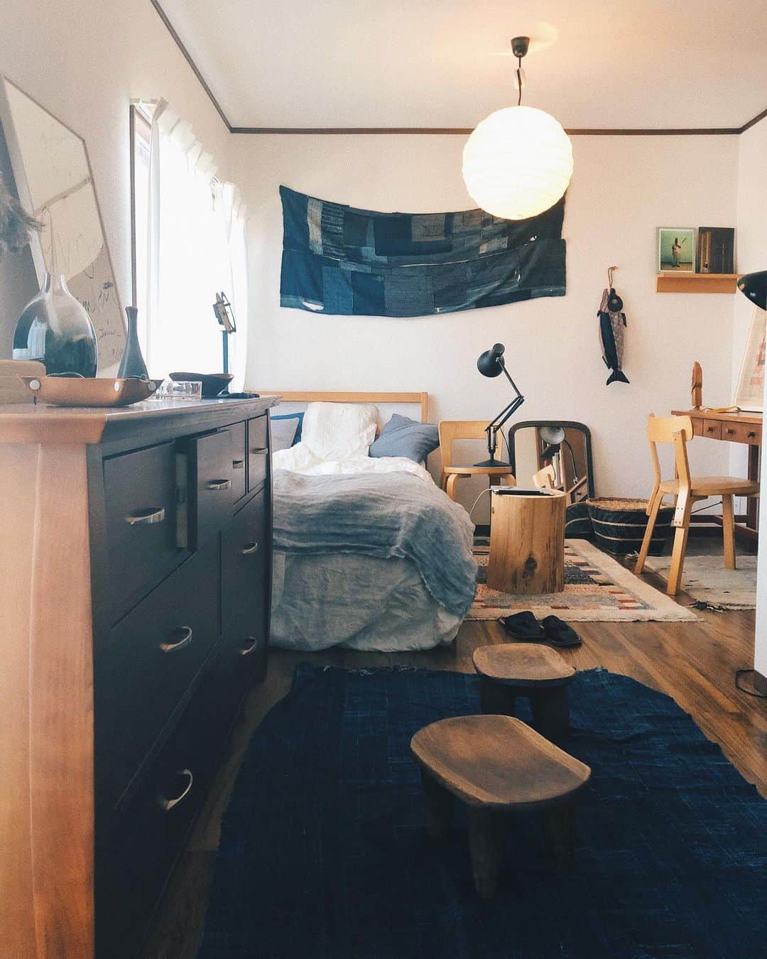 yukiのインスタグラム：「ㅤㅤㅤㅤㅤㅤㅤㅤㅤㅤㅤㅤㅤ 手前の２つの椅子は座る用ではないらしい オブジェだって @i__y__t」