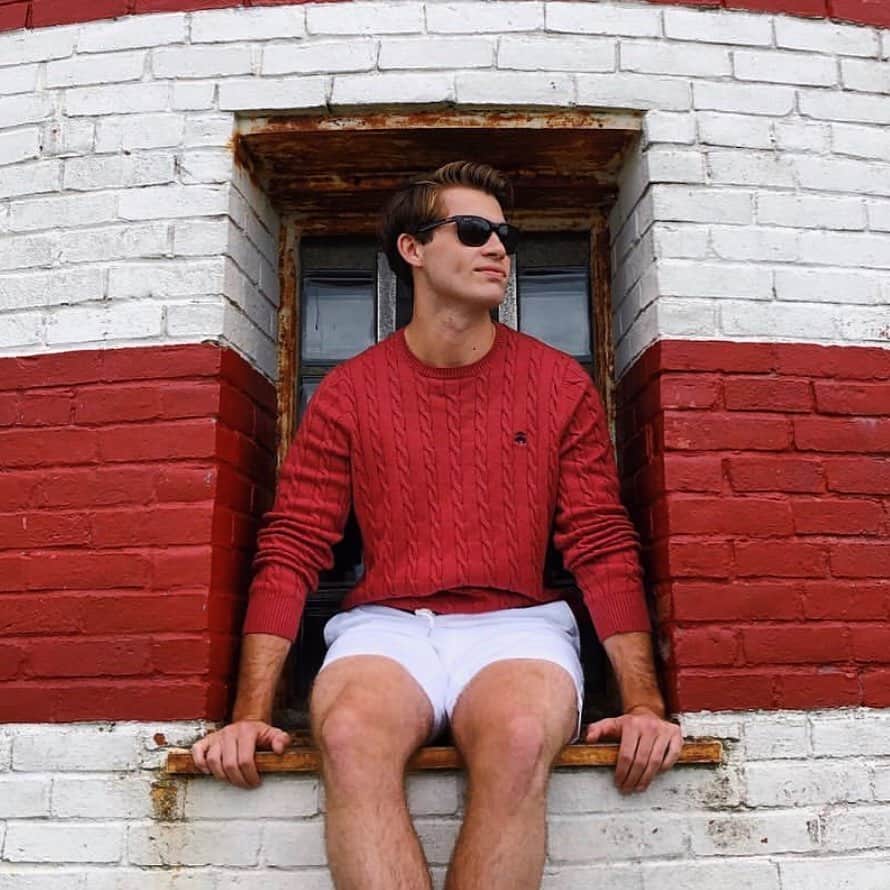 のインスタグラム：「Red, white and Brooks. Did you have a nice weekend? 📸: @amhaskell  #BeingBrooksy」
