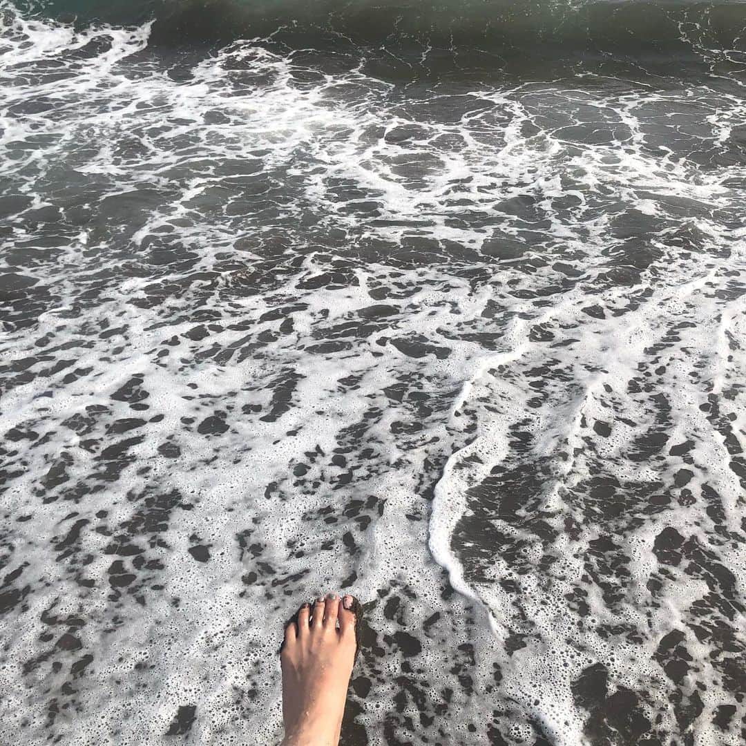 倉本康子さんのインスタグラム写真 - (倉本康子Instagram)「🌟 早朝に出掛けて🚘 新潟県柏崎市に来てやっこ！ 広い広い日本海！ お腹すいてきたぞー 食堂に海鮮ものを食べに行こっと♪ #夏休み #柏崎市 #新潟県 #日本海」8月12日 10時07分 - yasuko_kuramoto_yakko