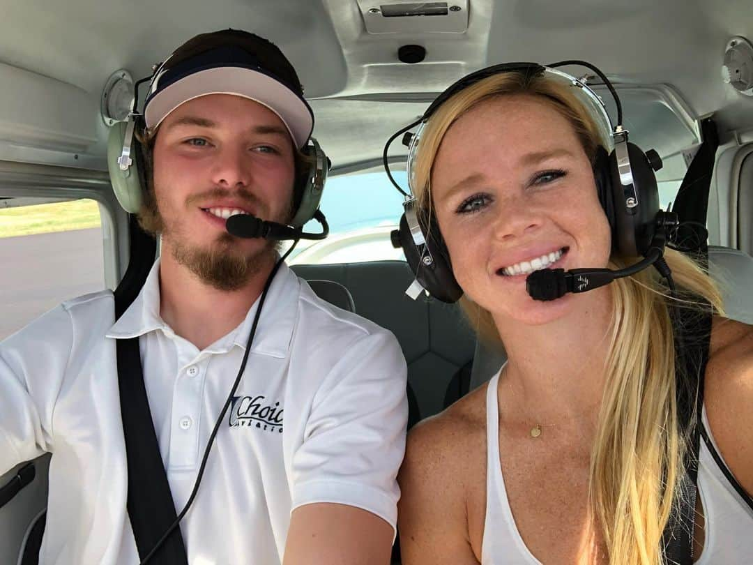 ホリー・ホルムさんのインスタグラム写真 - (ホリー・ホルムInstagram)「So I got to “fly” a plane today. Meaning I got to be the pilot with supervision lol. Technical term is “discovery flight” ... basically a flying lesson. I had no idea the feet and hands control totally different things. So this video is me taking off... and I felt super proud ... got to learn how to do turns etc in the air....but I had nothing to do with the landing lol. Thank you Eric Swenson for the time and the experience!」8月12日 10時36分 - hollyholm