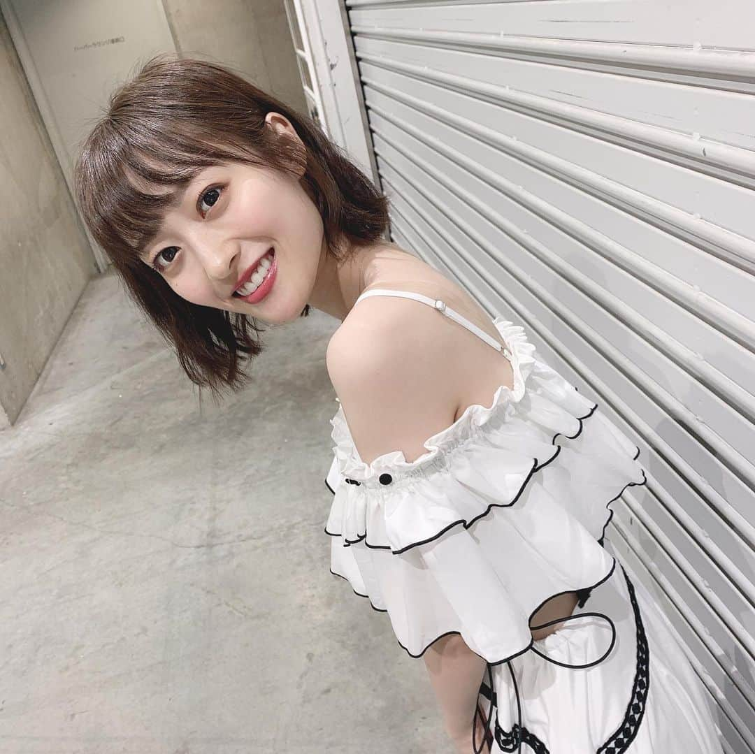 三秋里歩（小谷里歩）さんのインスタグラム写真 - (三秋里歩（小谷里歩）Instagram)「. 昨日の握手会🤝 会いに来てくださったみなさん ありがとうございました🥰🥰🥰 . 撮影は @10hinata06 ♡ ヒナーシャです📸 . . . #吉本坂46 #今夜はええやん #RED #やる気のない愛をthankyou #握手会 #live #SNIDEL #私服 #ootd」8月12日 10時44分 - ripopo_824