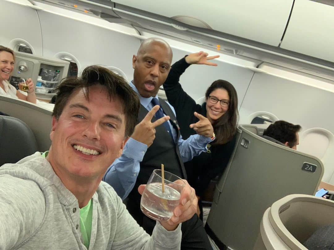 ジョン・バロウマンさんのインスタグラム写真 - (ジョン・バロウマンInstagram)「On board @americanair #jfk to #lax and I think we will be looked after. @kworkworkwork @kentrell.charles #fabulous also check out the lady behind Kelsey @kworkworkwork jb」8月12日 10時45分 - johnscotbarrowman