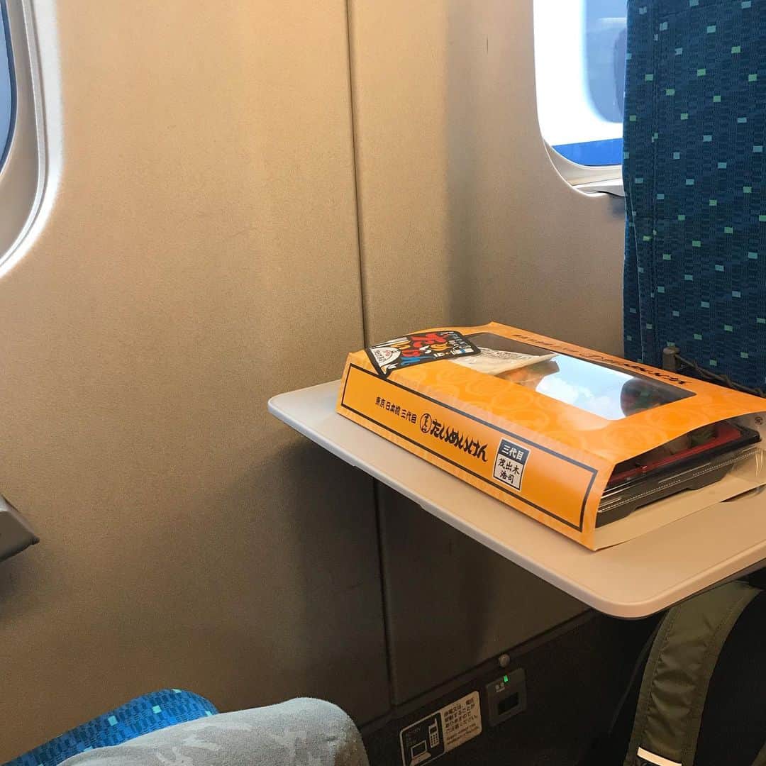 Hikari Noguchi 野口 光さんのインスタグラム写真 - (Hikari Noguchi 野口 光Instagram)「子連れでは初の新幹線での帰省。台風が心配🌀 #帰省 #新幹線」8月12日 10時52分 - hikari_noguchi
