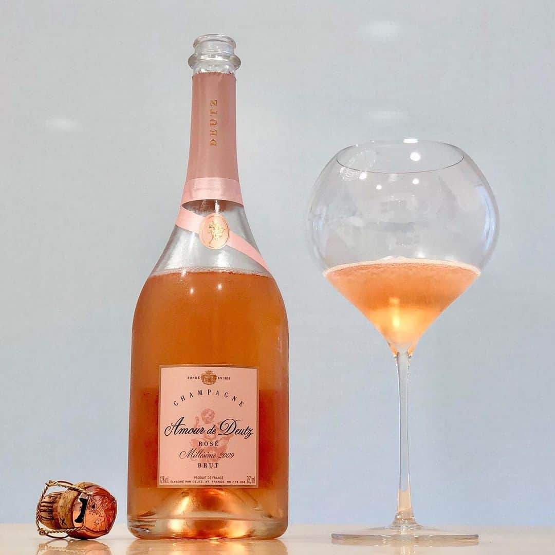 エンリケ・ソラ・クレメンテさんのインスタグラム写真 - (エンリケ・ソラ・クレメンテInstagram)「Amour de Deutz Rosé 2009. @champagnedeutz . Una auténtica belleza por dentro y por fuera. Y así termina mi fin de semana! 🥂. • • • • • #deutz #champagnedeutz #amourdedeutzrosé #amourdedeutzrosé #lehmannglass #jamesseprestige #champagnerose #vino #vin #vinho #вино #ワイン #紅酒 #wein #champagne #winelover #wineinfluencer #winetime #foodporn #food #winecellar #wineporn #instawine #winetasting #sommelier #foodandwine #champagnelover #tbt2019」8月12日 2時04分 - kike_sola