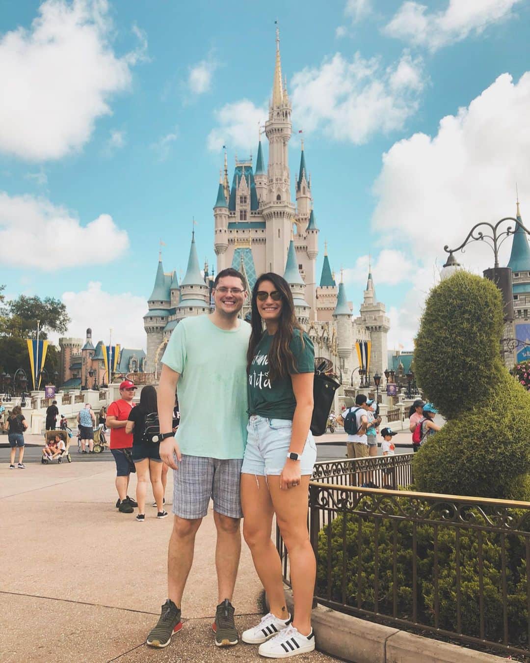 テトリ・ディクソンのインスタグラム：「Just some childless millennials ruining Disney World 🤷🏻‍♀️😍」