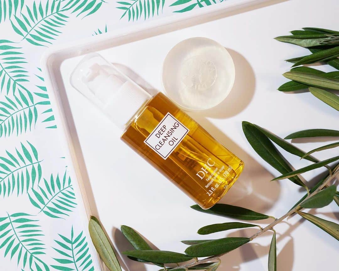 DHC Skincareさんのインスタグラム写真 - (DHC SkincareInstagram)「The art of Japanese #doublecleansing comes to life with Deep Cleansing Oil and Mild Soap! This two-step cleansing regimen promotes a clean, soft and pH-balanced complexion while preparing your skin for toner, serum and moisturizer.  __________ Step 1: Deep Cleansing Oil’s nutritive formula emulsifies into a cleansing milk to achieve an effortless, complete cleanse. Olive and rosemary leaf oils leave skin feeling soothed, refreshed and balanced. __________ Step 2: For skin that feels clean and refreshed, trust Mild Soap. The gentle effectiveness of this hydrating beauty bar, made with nourishing olive oil and honey, helps maintain your complexion’s natural moisture balance. __________ #DHCisJBeauty #DoubleCleanse」8月12日 2時25分 - dhcskincare