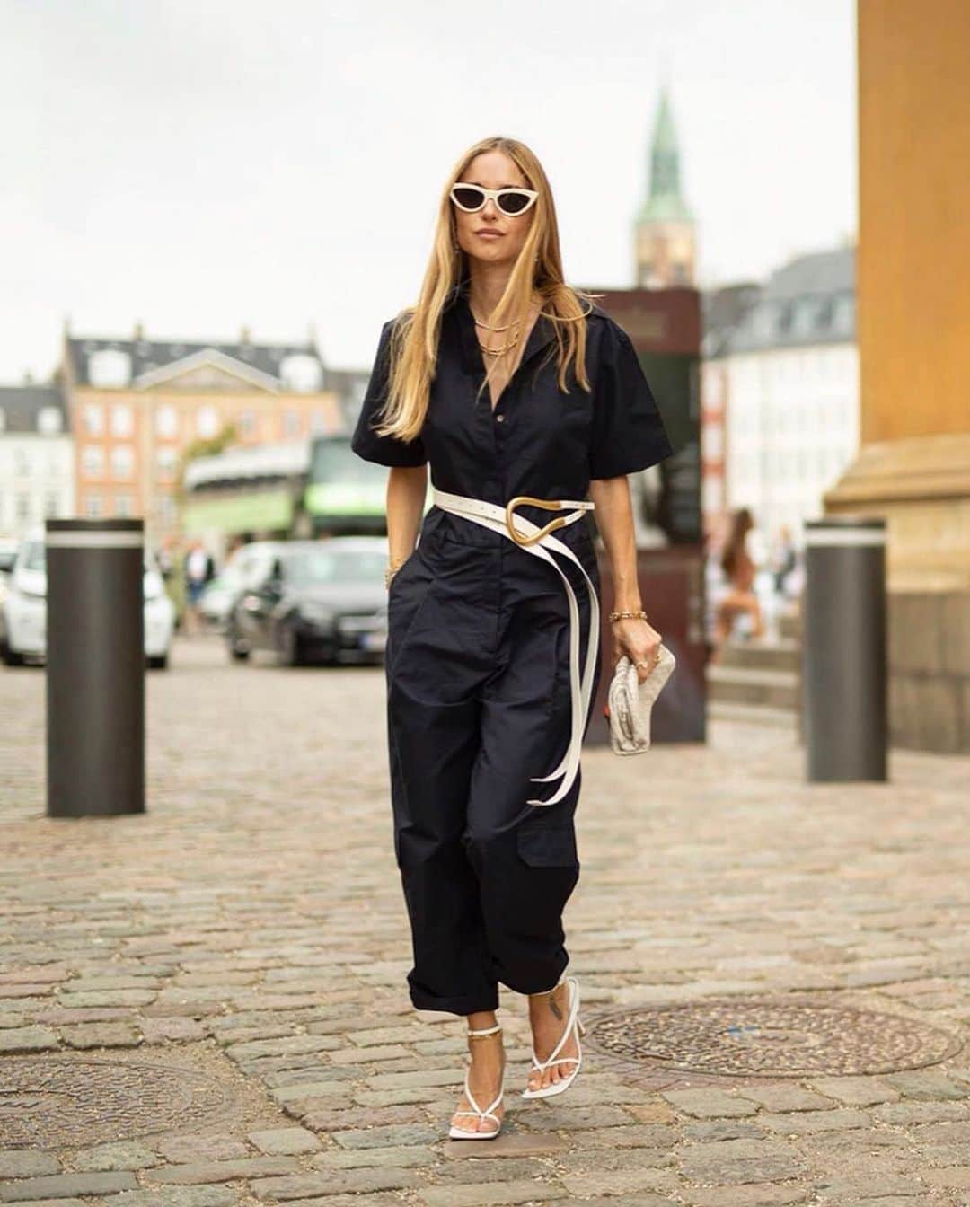 ペニーレ・タイスベックのインスタグラム：「I’m grateful for my new jumpsuit and proud of my friend @tommyton , who made it💙 @deveauxnewyork  Photo by @thestreetland」