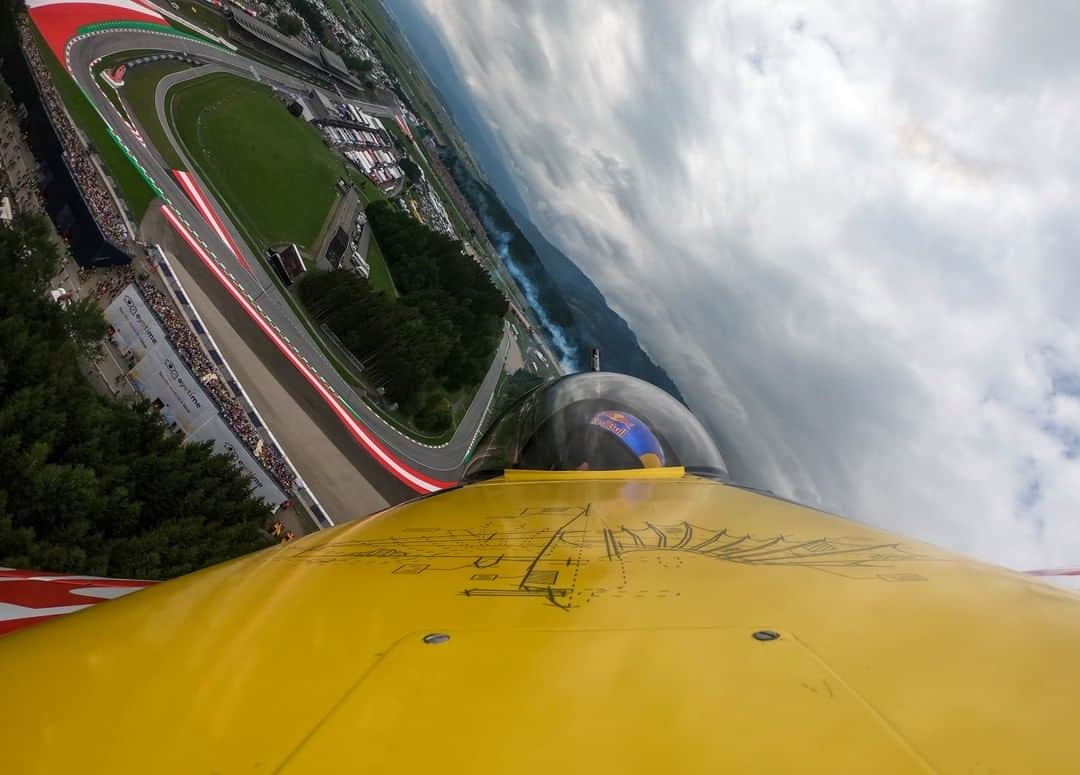 MotoGPさんのインスタグラム写真 - (MotoGPInstagram)「What a view!! 😍 The Red Bull Ring from the sky 🛩️ // #AustrianGP 🇦🇹 @gopro 📸 #GoPro #MotoGP #Motorcycle #Racing #Motorsport」8月12日 2時35分 - motogp