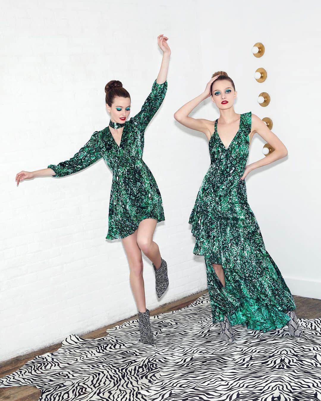 Saks Fifth Avenueのインスタグラム：「FRESH PRINTS: Strike a pose and get rid of those Sunday scaries with @aliceandolivia’s vibrant silhouettes. #SaksStyle」