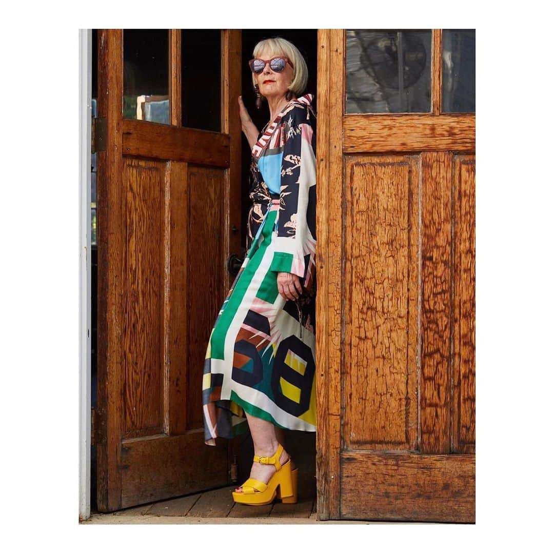 シューマッハさんのインスタグラム写真 - (シューマッハInstagram)「Always stunning Lyn @iconaccidental in #prefall19 🔥 #dorotheeschumacher #dresses #patchwork #love #print #sundays #outfitinspiration #style #weekend #kimonostyle」8月12日 2時44分 - dorotheeschumacher