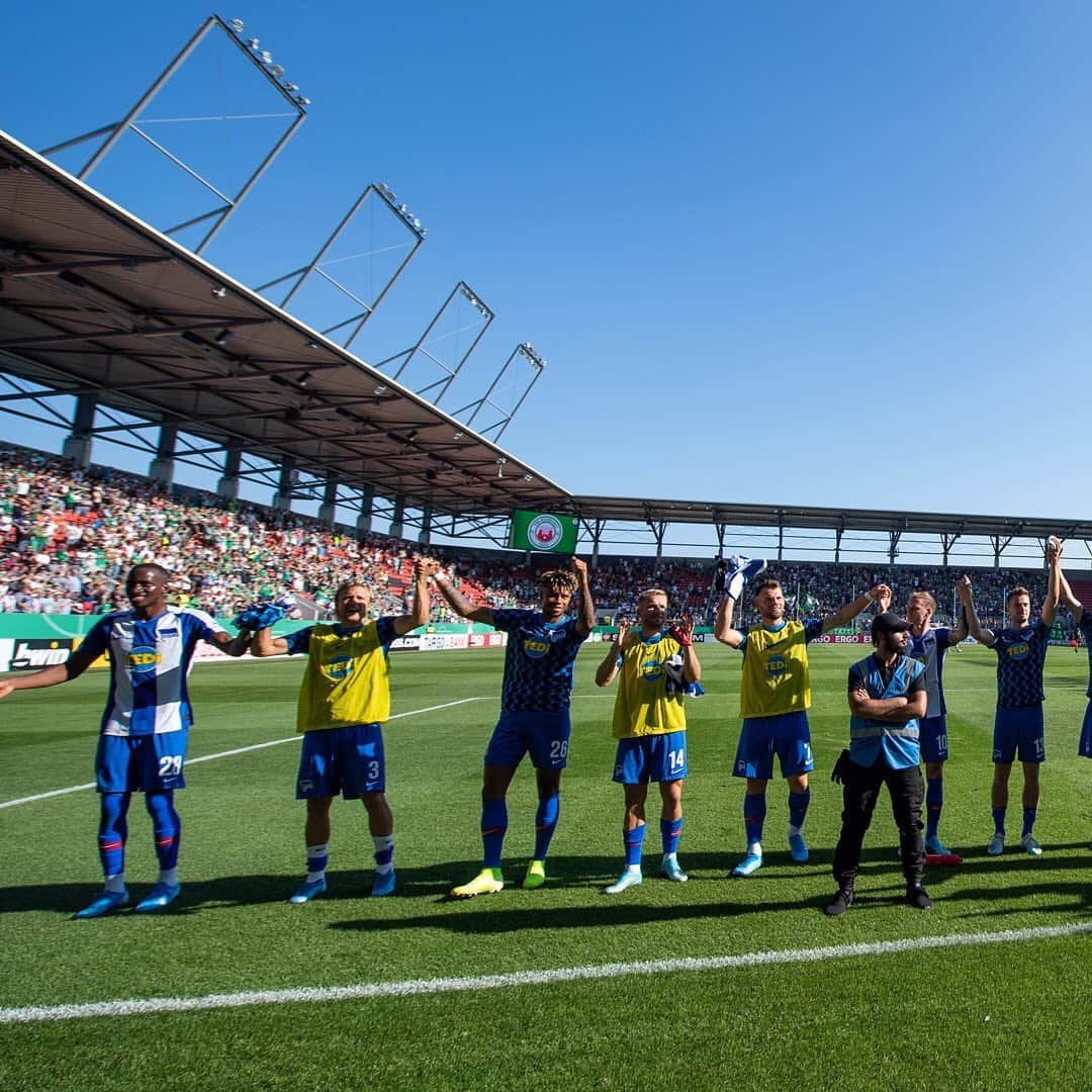 ヘルタ・ベルリンさんのインスタグラム写真 - (ヘルタ・ベルリンInstagram)「Genießt den Abend, Herthanerinnen und Herthaner! 💙 . . #dfbpokal #team #support #fans #allezusammen #herthaner #berlin #eichstätt #eicbsc #hahohe #herthabsc」8月12日 2時46分 - herthabsc