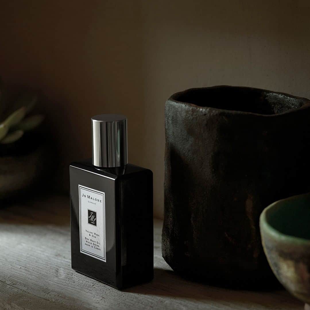 Jo Malone Londonさんのインスタグラム写真 - (Jo Malone LondonInstagram)「A decadent delight for your skin, infused with the magnetic notes of Velvet Rose & Oud. #TimeForMe」8月12日 3時01分 - jomalonelondon