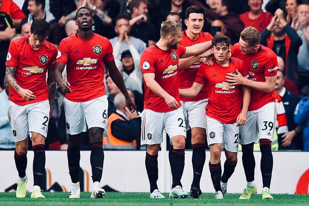 ルーク・ショーのインスタグラム：「Great way to start the season. Old Trafford was buzzing! Congrats @daniel_james97 first of many bro! #MUFC」