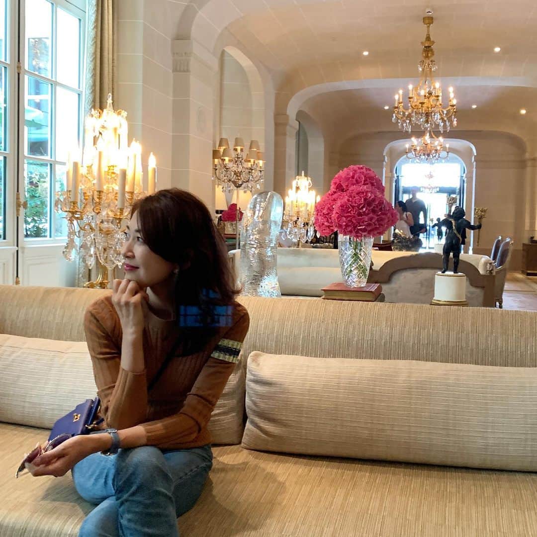 草間淑江さんのインスタグラム写真 - (草間淑江Instagram)「パリで友人と待ち合わせ。  楽しい時間でした🇫🇷🍷 #パリ#久しぶりの再会#草間淑江」8月12日 3時05分 - yoshie_kusama