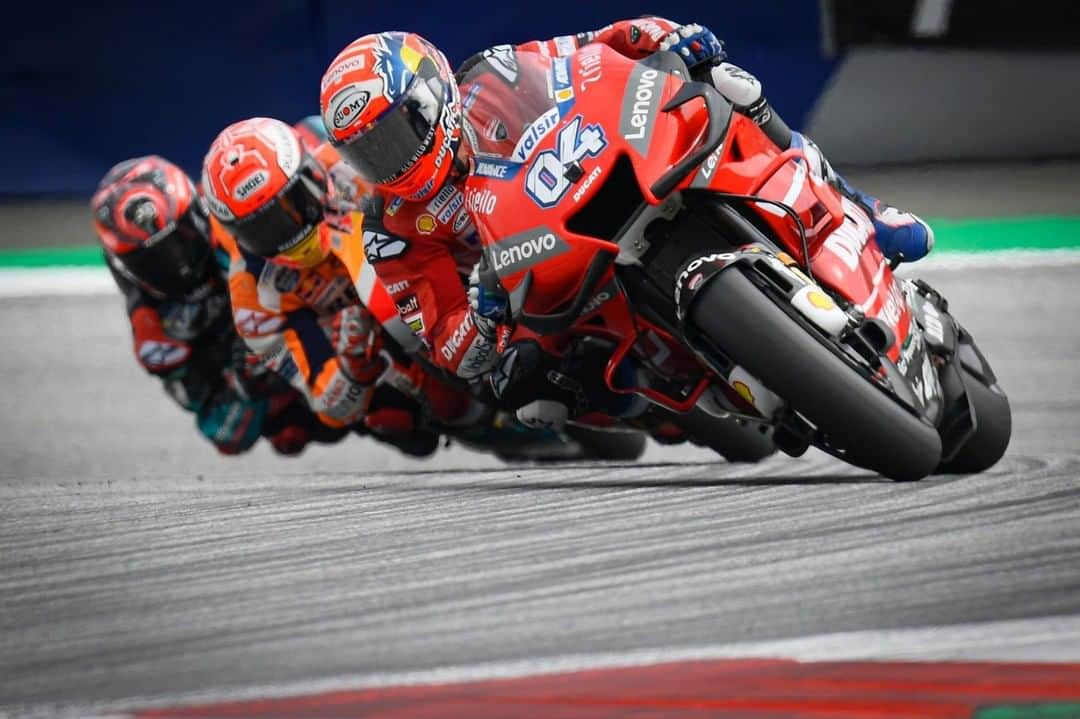 MotoGPさんのインスタグラム写真 - (MotoGPInstagram)「These guys really gave their all on track today!🥇🥈🥉 // #AustrianGP 🇦🇹 #MotoGP #Motorcycle #Racing #Motorsport」8月12日 3時10分 - motogp