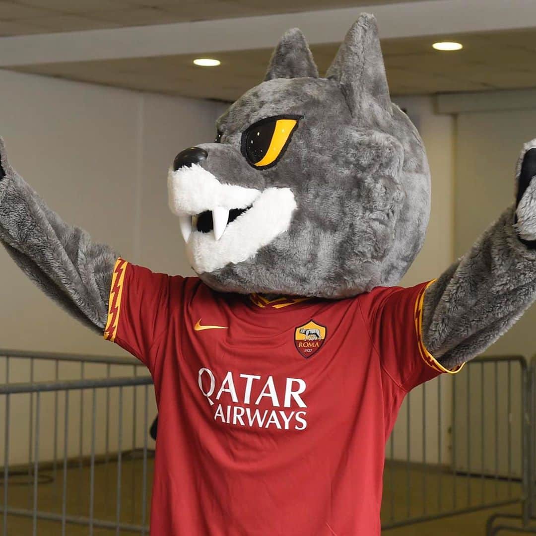 ASローマさんのインスタグラム写真 - (ASローマInstagram)「🤗 Romolo is here at the Olimpico for the first time! 🐺 FOLLOW HIM ➡️ @asromaromolo」8月12日 3時11分 - officialasroma