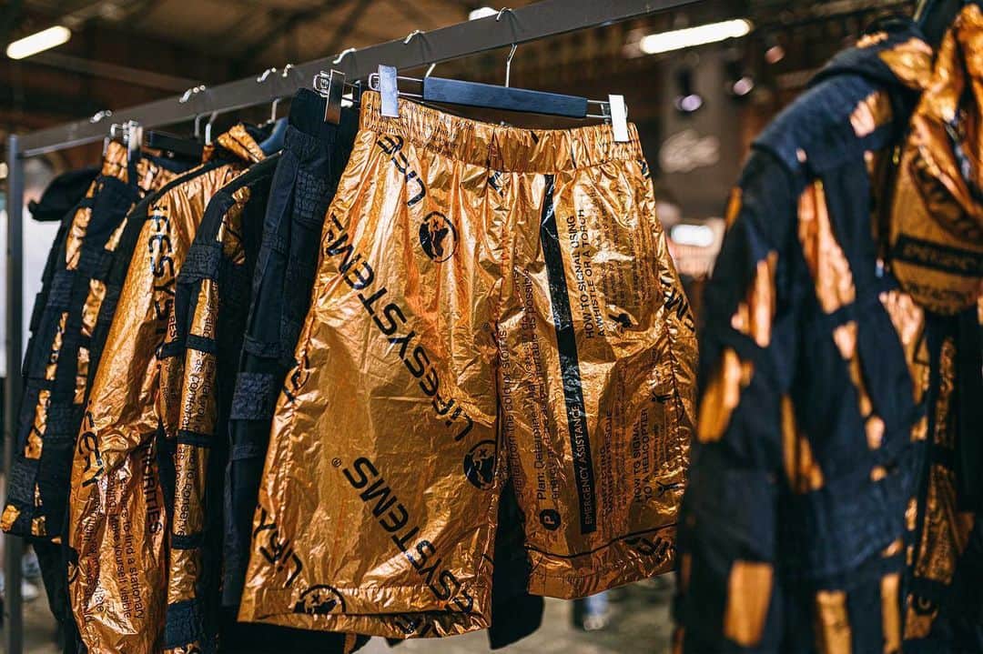 のインスタグラム：「SS20 NEW HORIZONS on display at @premiumberlin. We’re looking forward to presenting the collection as part of the @designmuseum ‘Moving to Mars’ exhibition, in a full scale habitat designed by @hassell_studio. Opening 18th October. Head to designmuseum.org for more information 🚀 - #RAEBURN #GenerationMars」
