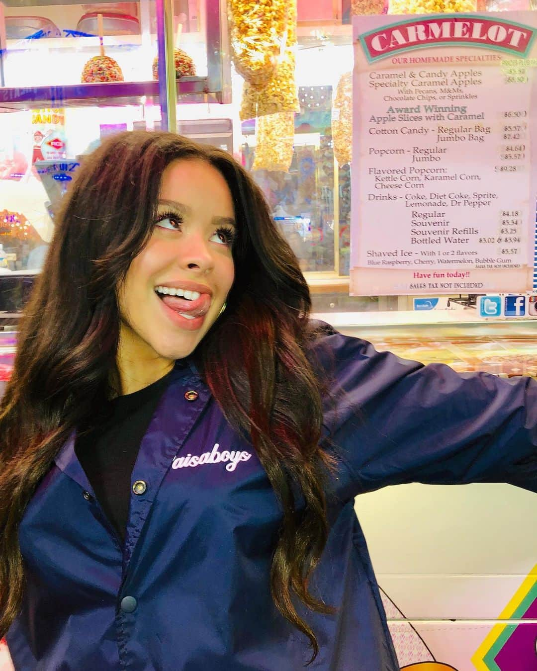 シエラ・ラミレスさんのインスタグラム写真 - (シエラ・ラミレスInstagram)「before & after spotting the ramen burrito booth 🤤🌯」8月12日 3時40分 - cierraramirez