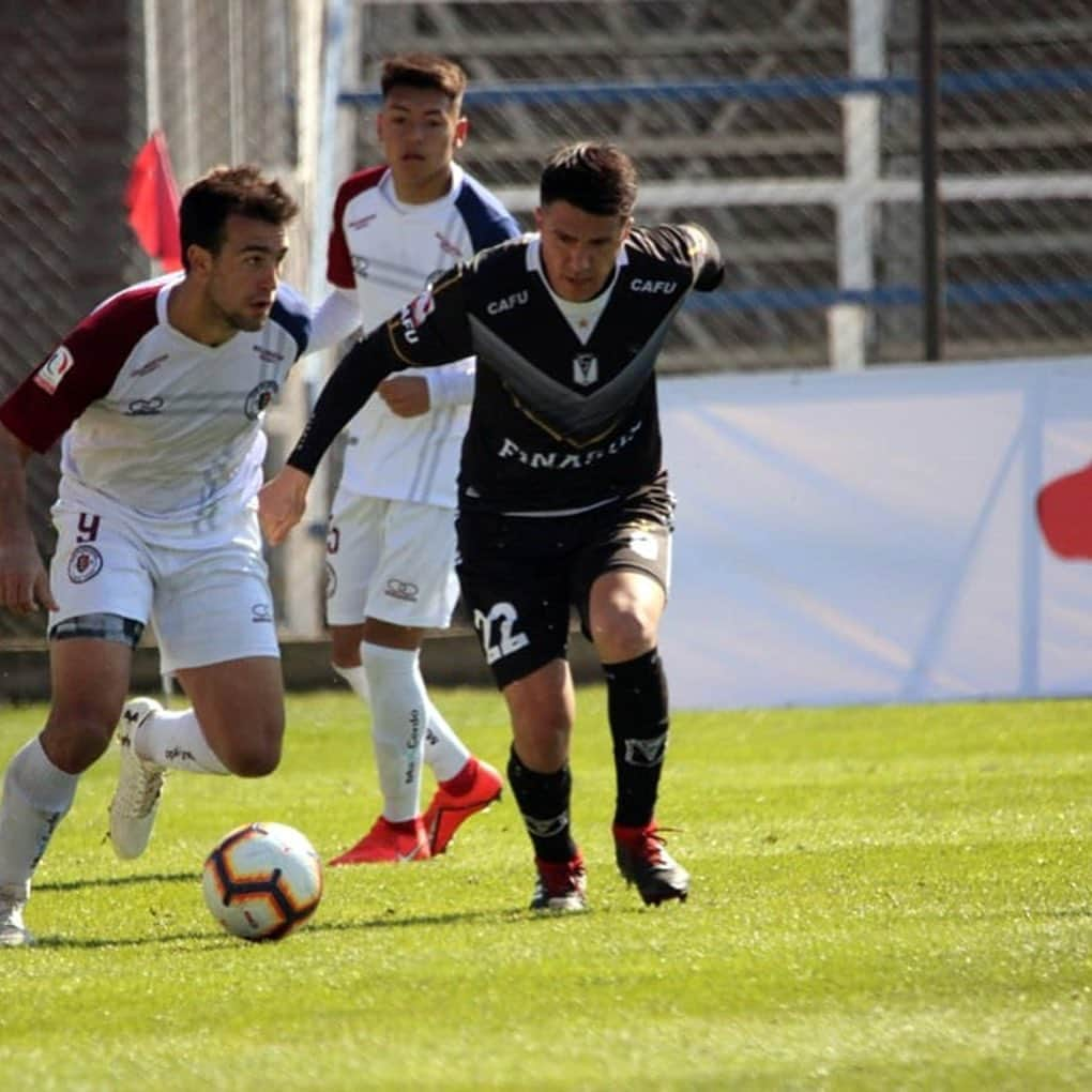 サッカー チリ代表チームさんのインスタグラム写真 - (サッカー チリ代表チームInstagram)「⚽️ @deportessantacruz se hizo fuerte de local y superó 2-0 a @stgo_morning morning por la fecha 18 del #CampeonatoAs 📸: José Manuel Vera-Teresa Ramírez/Colaboradores ANFP」8月12日 3時53分 - campeonatochi