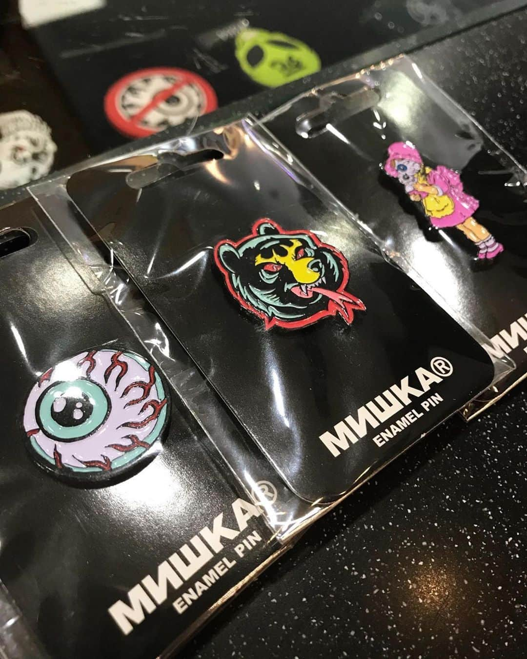 ミシカさんのインスタグラム写真 - (ミシカInstagram)「Brand new enamel #pins now available online! Don’t forget to sign up to our #newsletter for a discount code! #pingame #pingamestrong #mishka #mishkanyc #lamoursupreme #pinsofinstagram #pin #pinsofig」8月12日 3時53分 - mishkagram