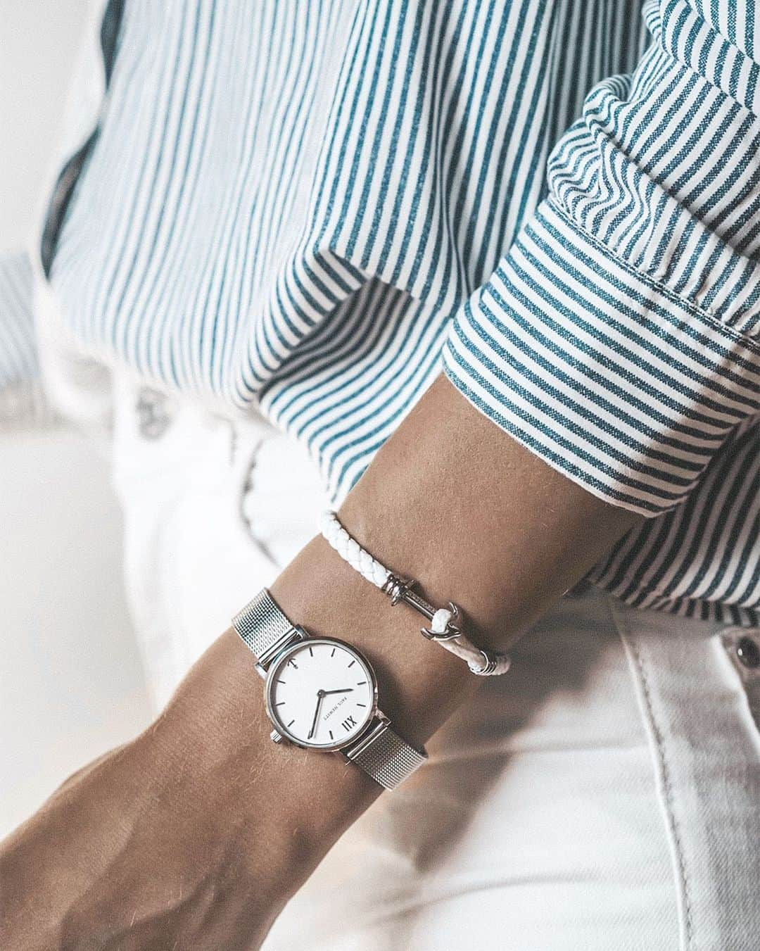 PAUL HEWITTさんのインスタグラム写真 - (PAUL HEWITTInstagram)「The perfect complement to a classy, maritime look. ✨⚓️ #getAnchored #paulhewitt #sailormodest #phreplite __ #summerlook #maritime #summeroutfit #classy #watch #womenswatch #accessoires #bracelet #anchor #fashioninspo」8月12日 4時02分 - paul_hewitt