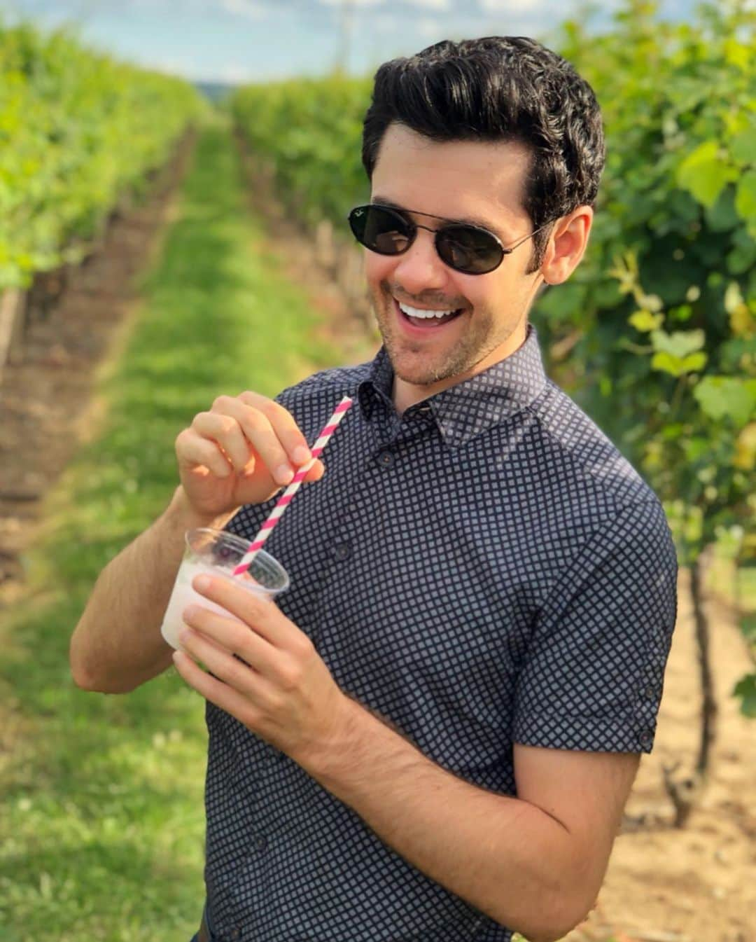 ブレンダン・ロビンソンさんのインスタグラム写真 - (ブレンダン・ロビンソンInstagram)「Frosé anyone? . . #wine #rosé #frosé #winetasting #tasty」8月12日 4時06分 - brendanrobinson