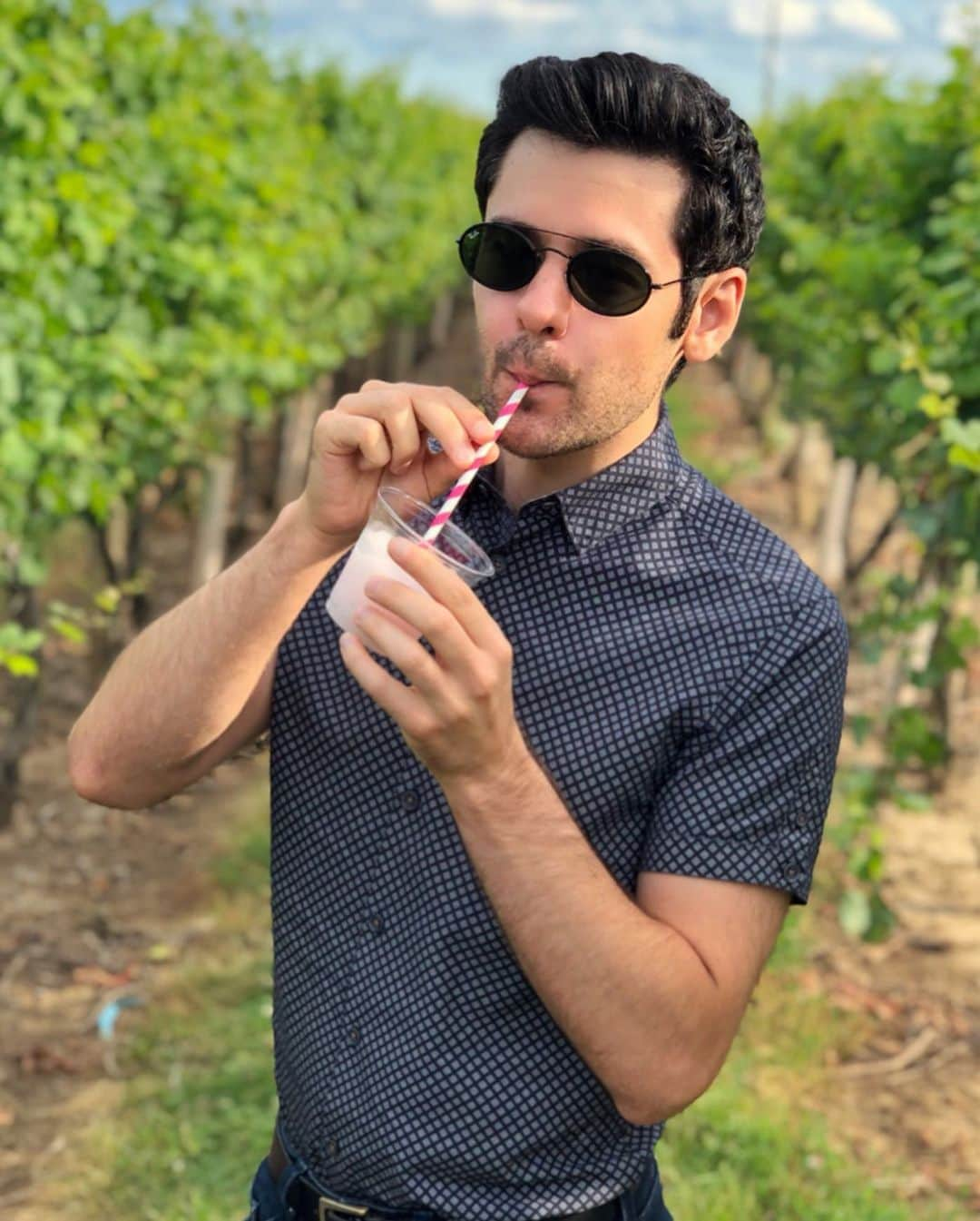 ブレンダン・ロビンソンさんのインスタグラム写真 - (ブレンダン・ロビンソンInstagram)「Frosé anyone? . . #wine #rosé #frosé #winetasting #tasty」8月12日 4時06分 - brendanrobinson