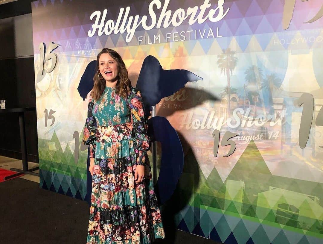 ケイティ・ロウズさんのインスタグラム写真 - (ケイティ・ロウズInstagram)「What an amazing night getting to premiere @amillioneyesfilm on the big screen at @hollyshorts. Night made even better having my girls there to support. Love you @amyrosoffdavis @blackski21 @misssarahutterback!」8月12日 4時16分 - ktqlowes