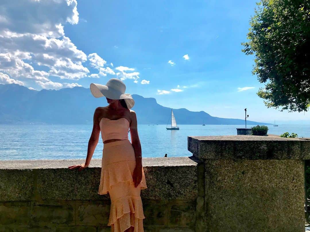 太田エイミーのインスタグラム：「Vevey, au bord du lac. Swiss summer at its best」
