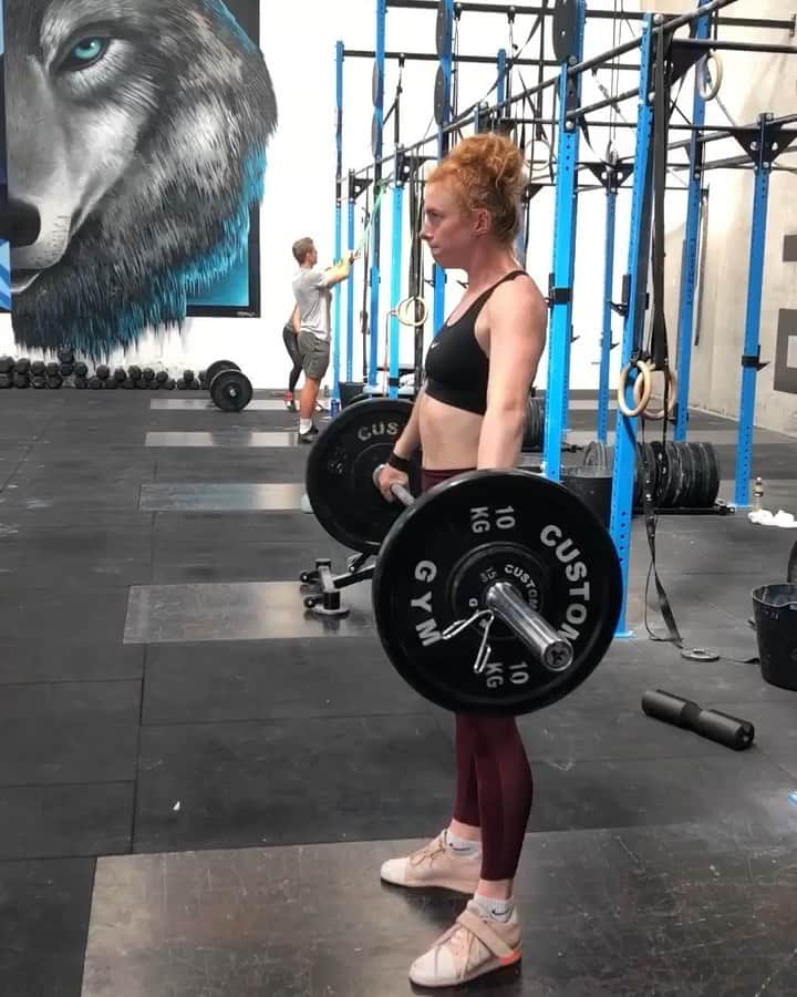マチルドU・クラマーのインスタグラム：「Sunday mood! ... My eyes are on the goal 💁‍♀️ . . . #sundaymood #power #powertraining #snatch #roadtorecovery #backontrack #letsgo #justdoit #workhard #motovation #hamstringinjury #dreambig #runfast #comingbackstronger #norce #norceperformance #inittowinit #roadtodoha」