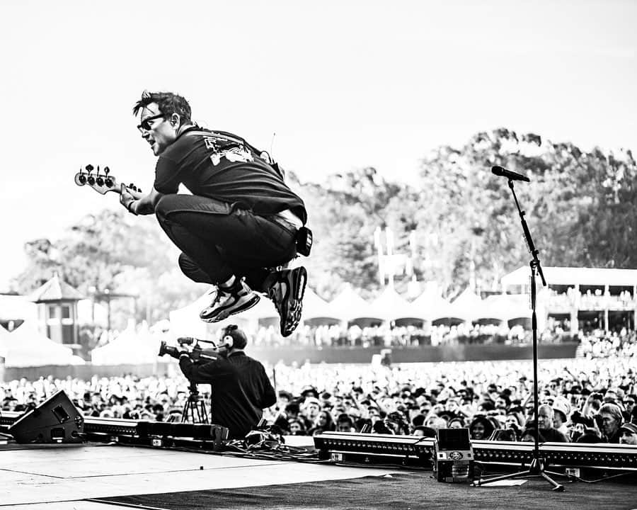 blink-182さんのインスタグラム写真 - (blink-182Instagram)「Nothing but love for @outsidelands 🖤 Thank you to everyone who rocked out with us on Friday. We got a small break in our tour but coming back 💪🏻 in Irvine 8/27!! 🤘🏼🤘🏼🤘🏼 📸 @fog.again」8月12日 4時38分 - blink182